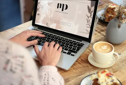 Image de Morgane Pichard - Studio Doré l Graphiste freelance